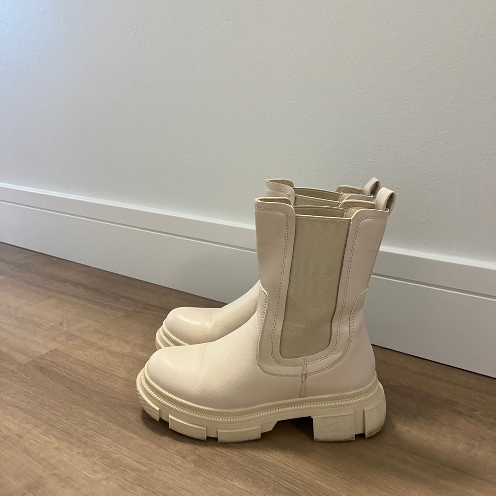 Neutral Cream Chelsea Lug Boots - Women's Chelsea Boots